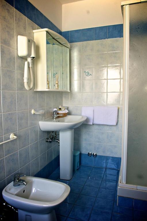 Hotel La Bussola Муджа Екстер'єр фото