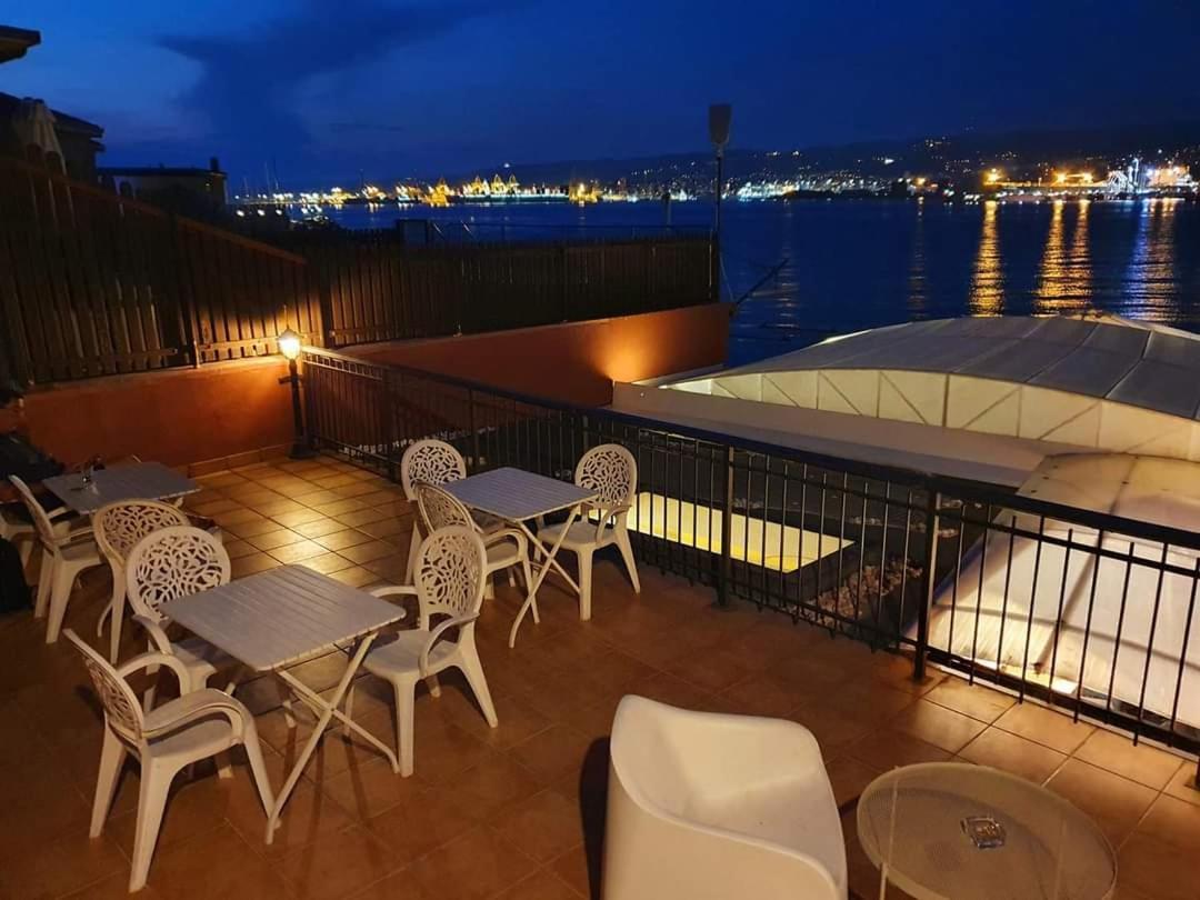 Hotel La Bussola Муджа Екстер'єр фото